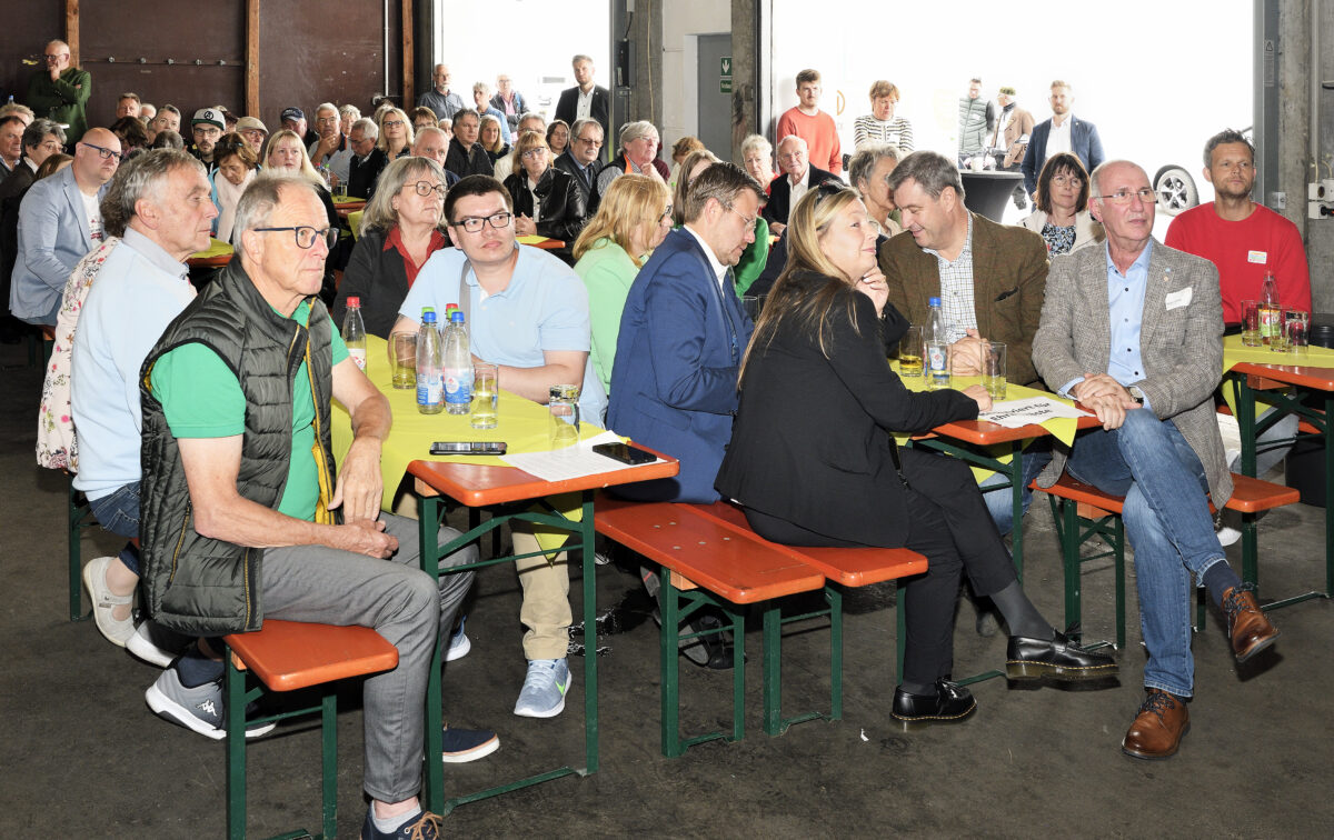 Bei der Eröffnung waren weit über 100 Gäste, darunter auch viele Vertreter:innen der bayerischen Mitgliedstafeln, anwesend. Foto: Jörg Weber, wbr-Studio